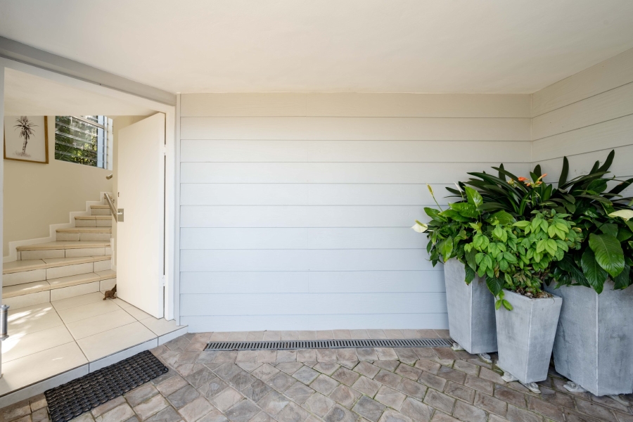 5 Bedroom Property for Sale in Signal Hill Western Cape